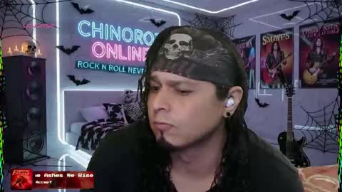 Snapshot of chinoroz chatting on October 29, 2025, 7:10 am Enrique online show from October 29, 2025, 7:10 am