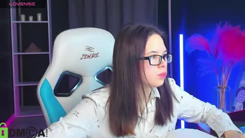 chio_mio online show from February 28, 2025, 1:14 pm