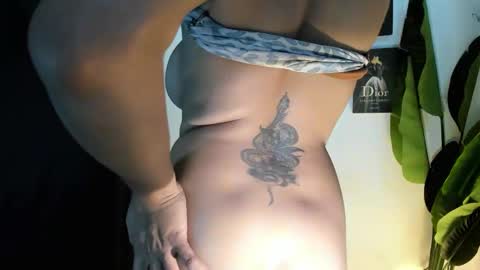Snapshot of chixies_ladies chatting on April 28, 2026, 1:26 am chixies_ladies online show from April 28, 2026, 1:26 am
