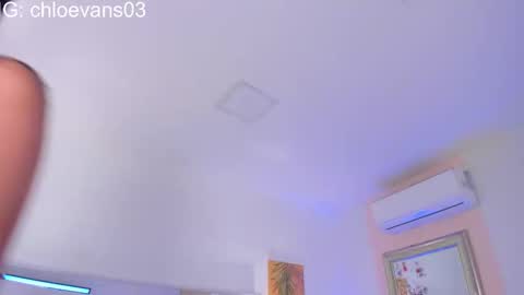 Chloe online show from December 19, 2025, 11:28 am