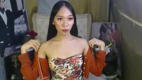 chloe_bilat online show from November 25, 2025, 11:27 pm