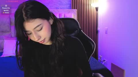 Snapshot of chloe_bluee_ chatting on April 21, 2026, 11:05 am chloe_bluee_ online show from April 21, 2026, 11:05 am