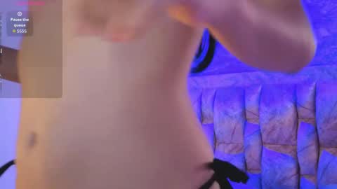 Snapshot of chloe_bluee_ chatting on May 2, 2026, 11:15 am chloe_bluee_ online show from May 2, 2026, 11:15 am