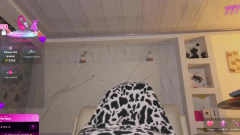 chloe_cooperr online show from April 21, 2026, 1:18 am