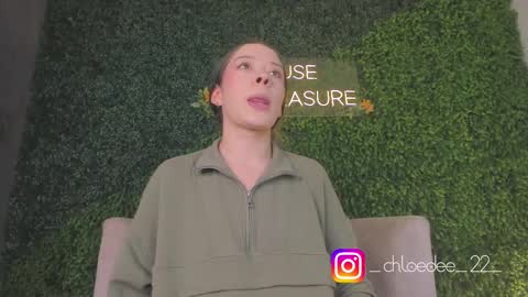 Chloe online show from September 24, 2025, 12:08 pm