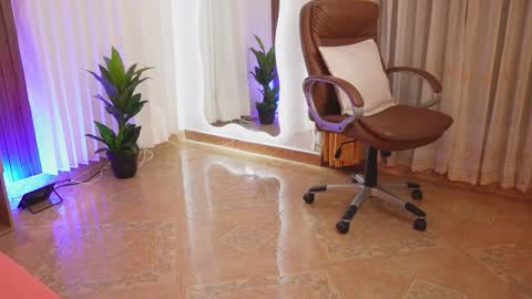 Chloe online show from January 19, 2026, 12:09 pm