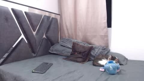 Chloe and Danna online show from March 20, 2026, 2:05 am