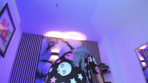 chloe_jacksonn online show from June 3, 2026, 8:03 pm