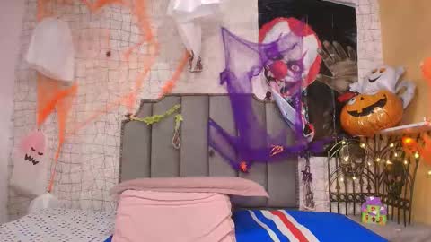 chloe_leroy online show from October 28, 2025, 11:58 am