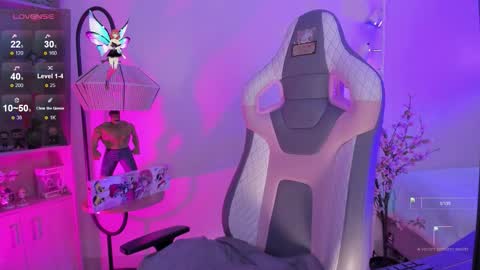 CLOE  online show from November 25, 2025, 5:57 pm