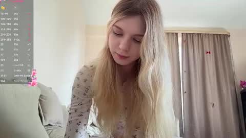Snapshot of chloe_show chatting on June 13, 2026, 11:19 am hloe online show from June 13, 2026, 11:19 am