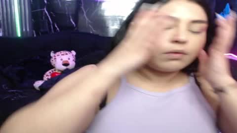 chloe_smith5 online show from April 1, 2026, 1:23 pm