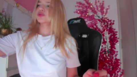 Chloe Miller  online show from February 28, 2026, 4:02 am