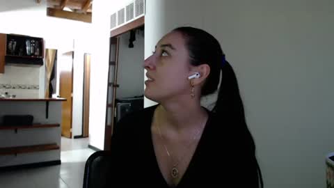Snapshot of chloe_vahos chatting on June 27, 2026, 11:32 pm Chloe online show from June 27, 2026, 11:32 pm
