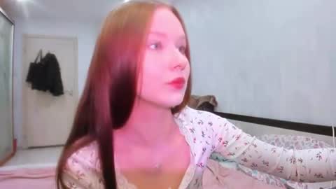 chloe wifey online show from November 14, 2025, 10:25 am