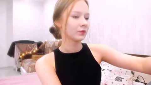 chloe wifey online show from December 19, 2025, 11:39 am