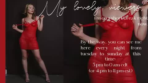 Snapshot of chloeblurr chatting on August 5, 2026, 10:44 pm Julia online show from August 5, 2026, 10:44 pm