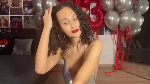 chloe online show from November 11, 2025, 1:05 am