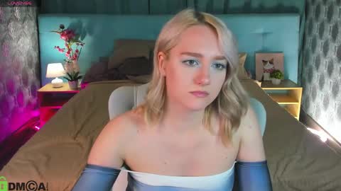 Chloe Deccker online show from May 17, 2026, 2:20 am