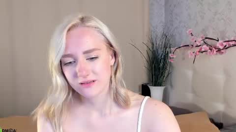 Chloe Deccker online show from June 22, 2026, 1:18 am