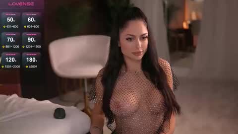 chloedevinex online show from October 14, 2025, 4:35 am
