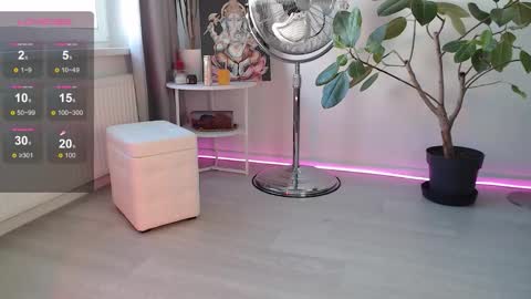 Chloe online show from November 3, 2025, 9:43 am