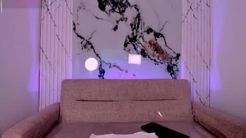 chloegils online show from October 19, 2025, 1:23 pm