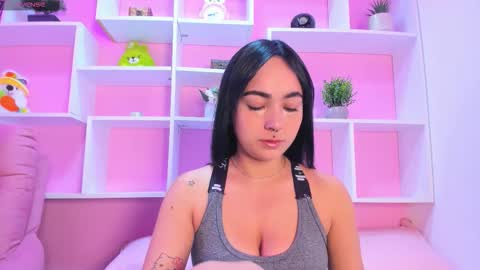 Chloe online show from December 2, 2025, 11:37 am