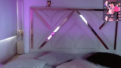 Chloe online show from November 15, 2025, 8:49 pm