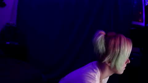 Chloekissxo online show from November 6, 2025, 2:34 am