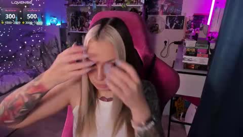 Snapshot of chloekohaku chatting on November 10, 2025, 3:49 am ChloeKohaku online show from November 10, 2025, 3:49 am