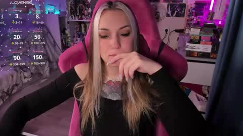 Snapshot of chloekohaku chatting on November 20, 2025, 3:28 am ChloeKohaku online show from November 20, 2025, 3:28 am