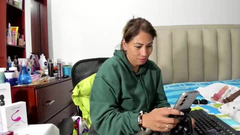 chloemiller   online show from January 31, 2025, 3:20 am