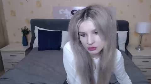 chloemurmeow online show from September 18, 2025, 8:00 pm