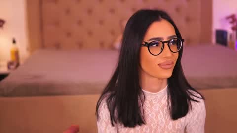 Chlo online show from March 15, 2026, 4:51 am