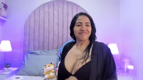 Chloe online show from September 15, 2025, 12:05 pm