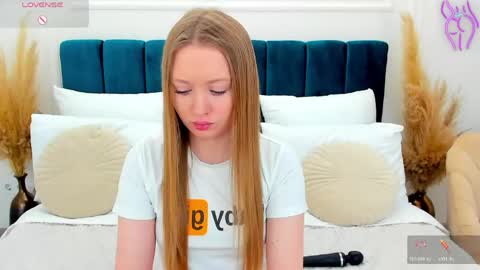 Chloe online show from April 12, 2026, 7:08 pm