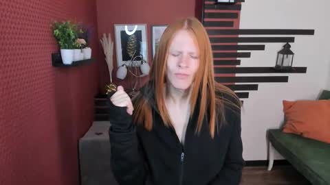 Chloe online show from October 1, 2025, 10:21 am