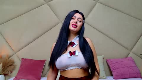 Chloe Vee online show from November 29, 2025, 6:05 am