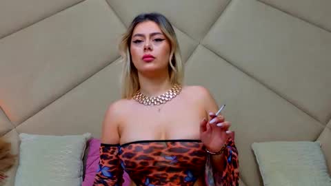 Chloe Vee online show from December 22, 2025, 5:48 am