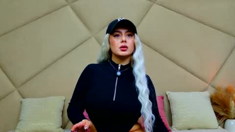 Chloe Vee online show from February 9, 2026, 6:17 am