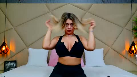 Chloe Vee online show from April 20, 2026, 4:59 am