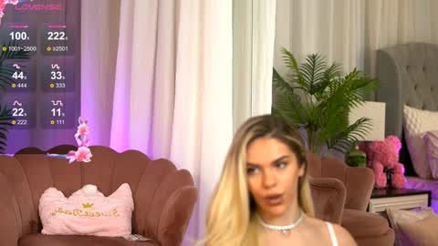 Chloe online show from February 3, 2025, 9:39 pm