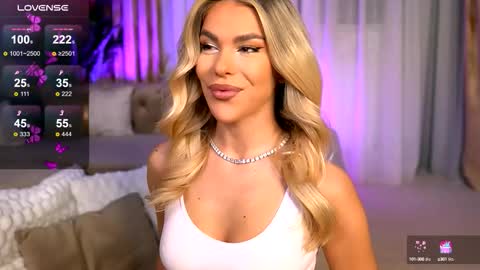 Chloe online show from September 19, 2025, 8:31 pm