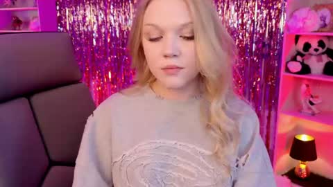 ChloeWight online show from April 14, 2026, 1:28 pm