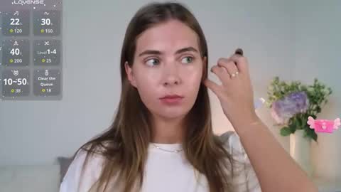 chloi_hes online show from October 9, 2025, 11:08 am