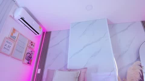 Chlooe online show from January 7, 2025, 1:35 pm