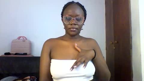 Snapshot of chocolate_enne chatting on November 6, 2025, 9:43 am chocolate babes online show from November 6, 2025, 9:43 am