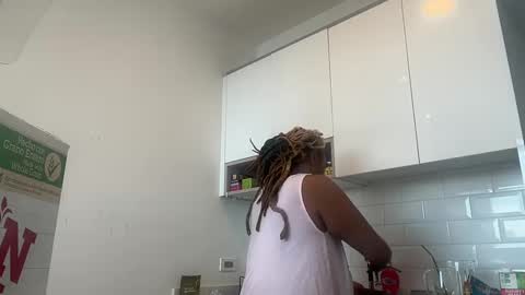 ChocolateCakeQueen online show from December 20, 2024, 3:31 pm