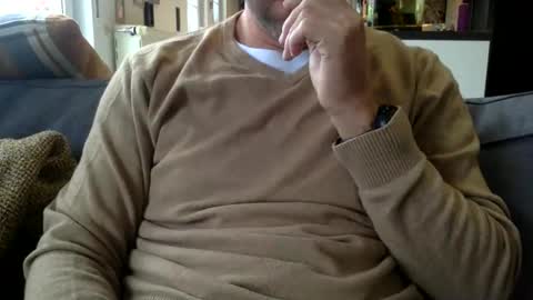 chris13abcd online show from September 11, 2025, 6:46 am